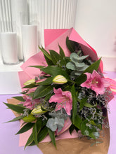 Load image into Gallery viewer, Lily Loves Boquet