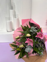 Load image into Gallery viewer, Lily Loves Boquet