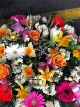 Load image into Gallery viewer, Florist Choice Wreath
