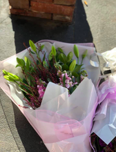 Load image into Gallery viewer, Florist Choice Bouquet
